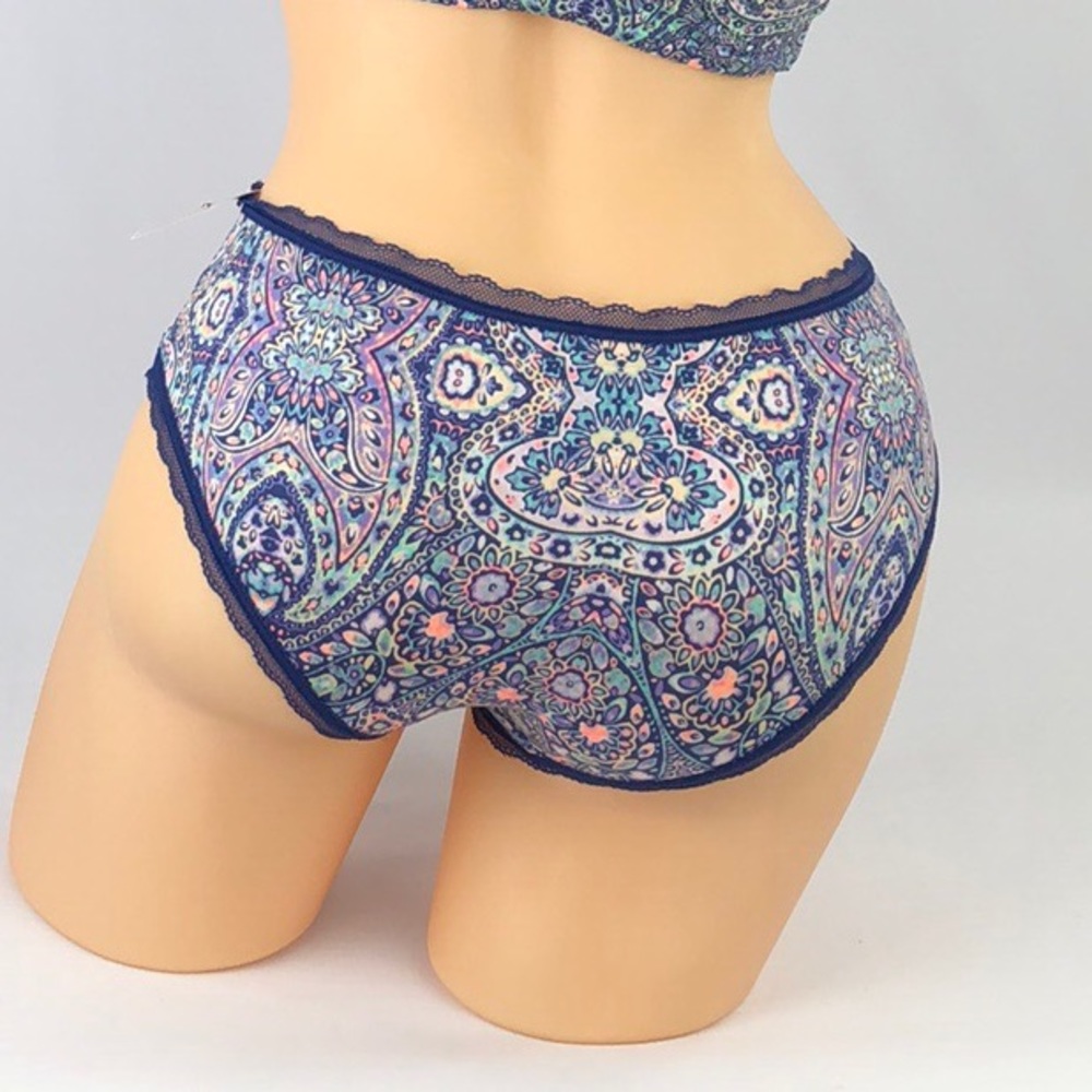 ✅🆕😍 Victoria's Secret Hiphugger paisley panty - Picture 3 of 8